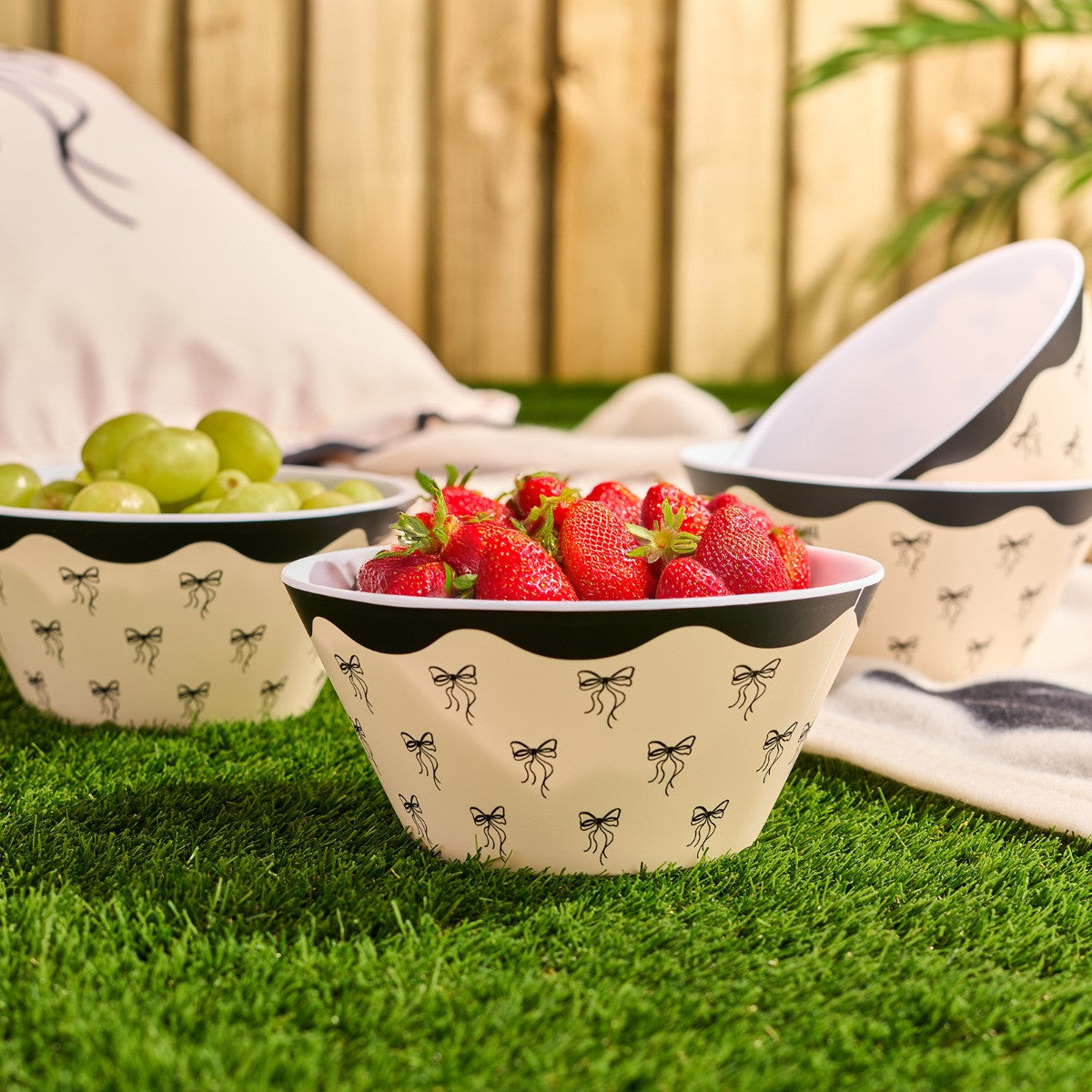 Bow Print Picnic Bowls, Monochrome - 4 Pack