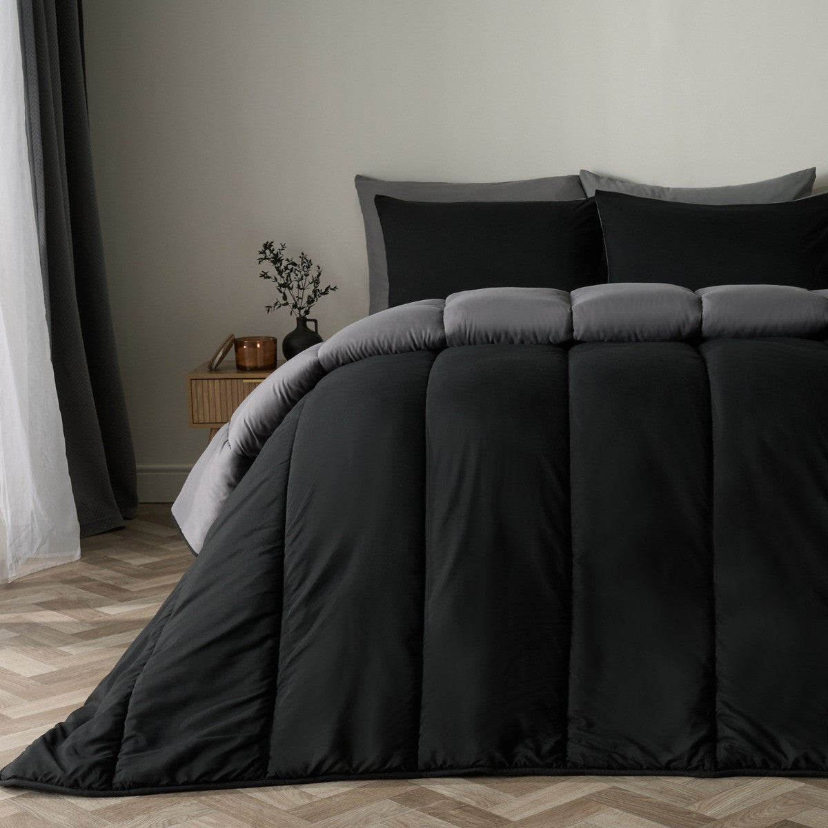 Coverless 10.5 Tog Reversible Duvet & Pillowcase - Black/Grey