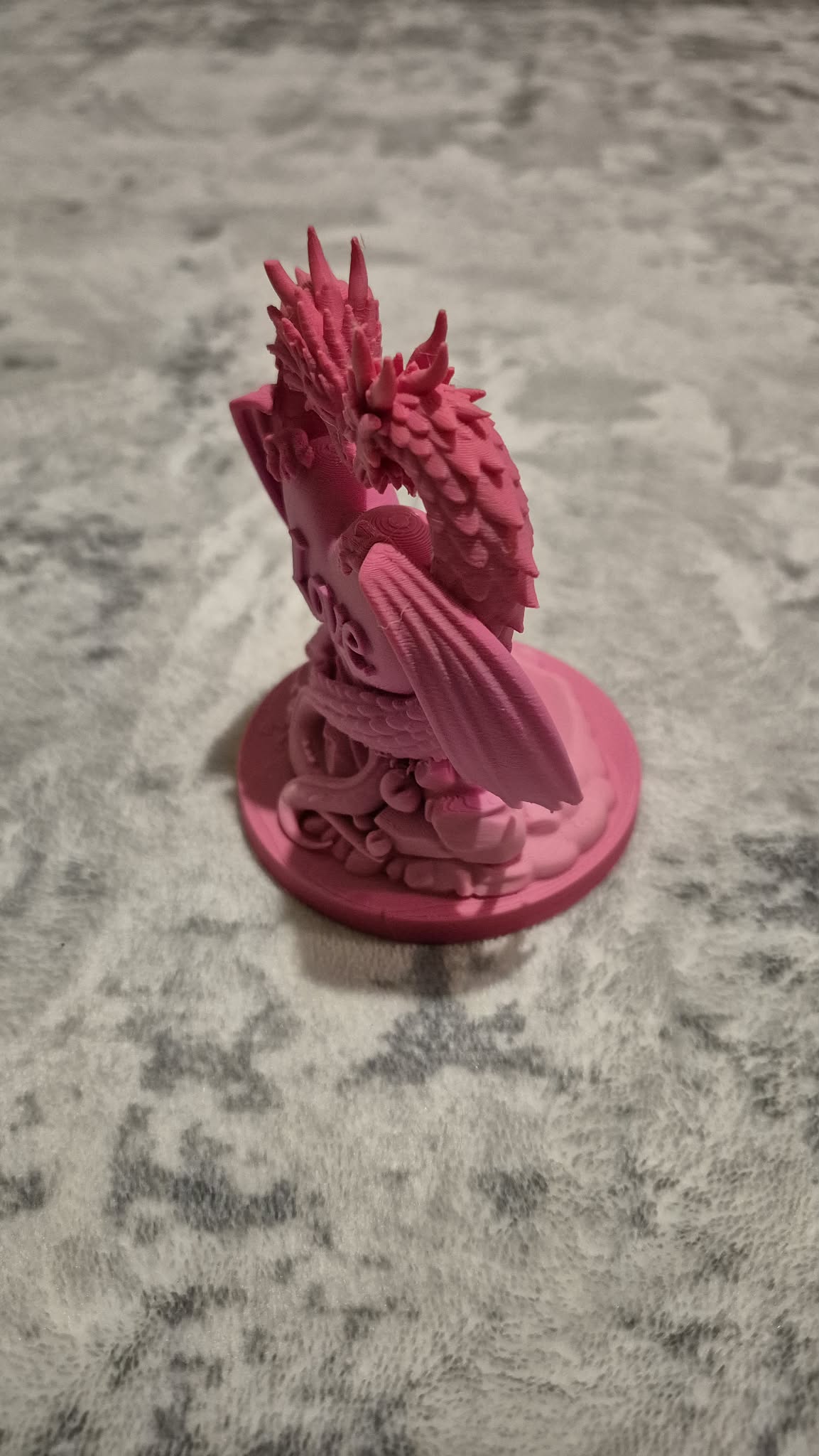 Love dragon statue with heart