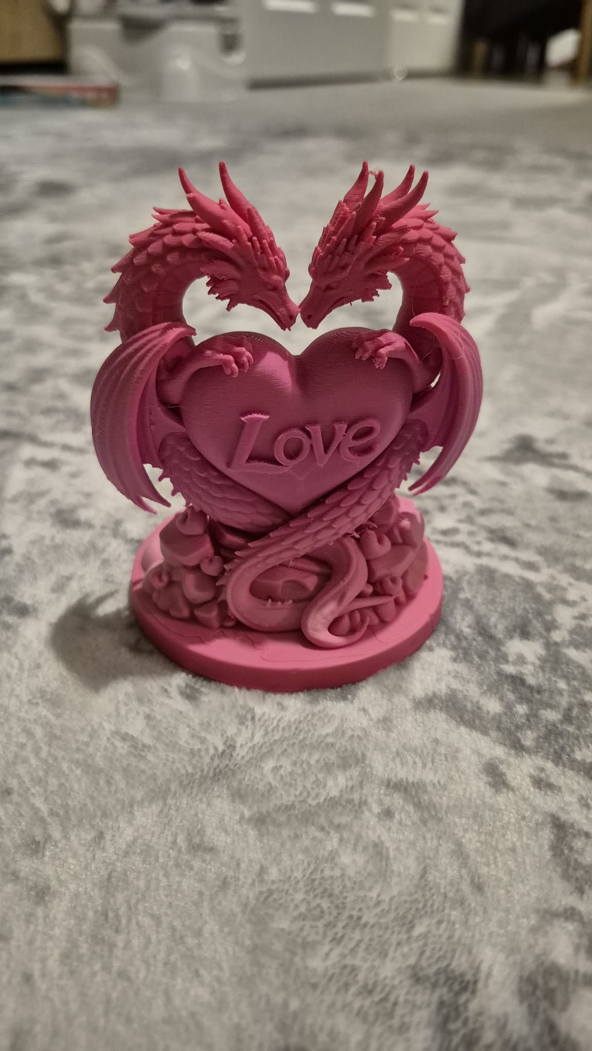 Love dragon statue with heart
