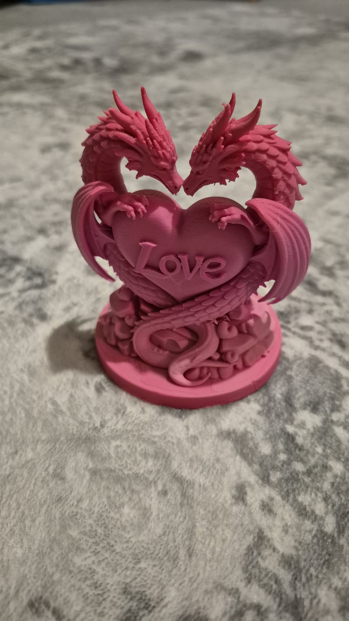 Love dragon statue with heart