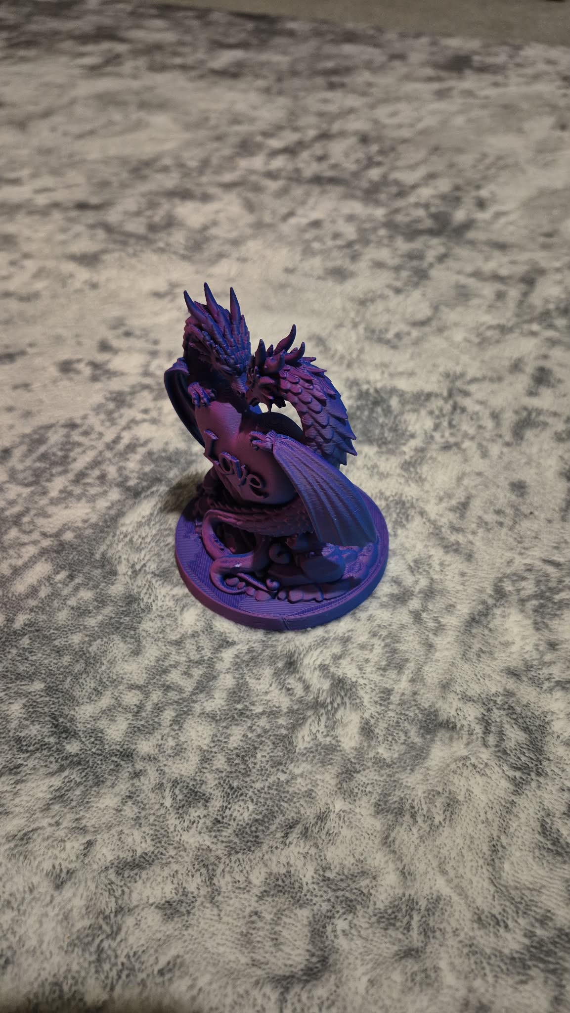 Love dragon statue with heart