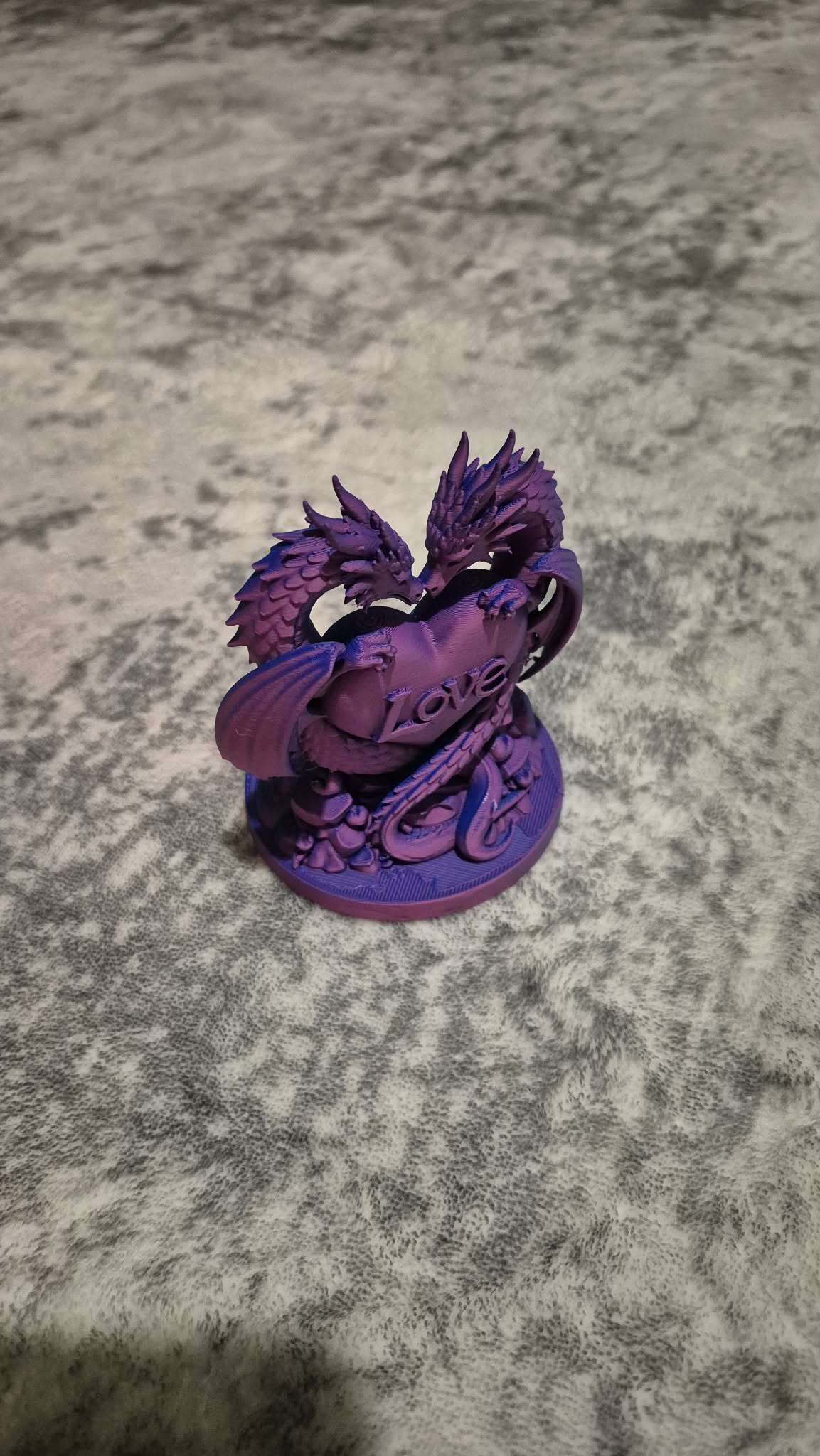 Love dragon statue with heart